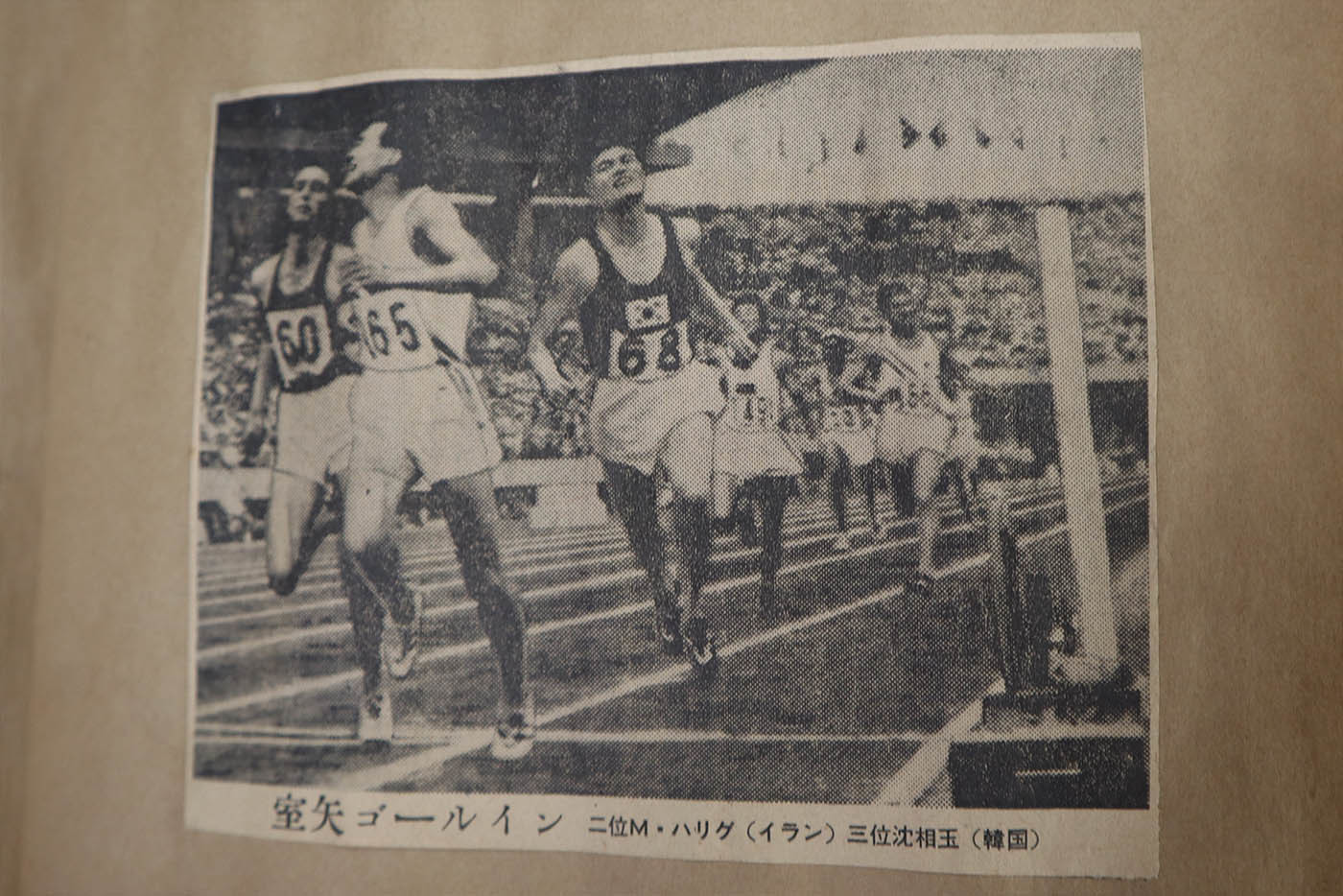室矢芳隆さんの親戚13人が母校を訪問3